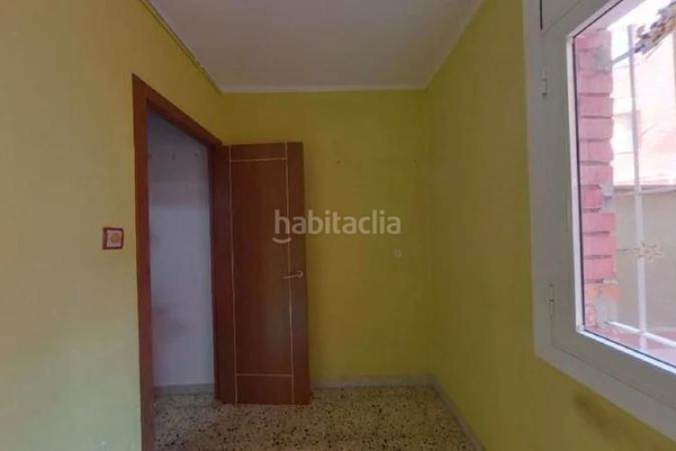 Piso (barcelona). "okupado" (no se puede visitar ni hipotecar). en Terrassa