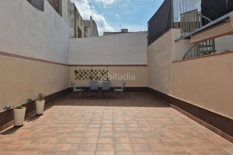 Piso Sant Pere Nord. calle girona. piso seminuevo de 3habs + 2lav. + patio + pk + trastero en Terrassa