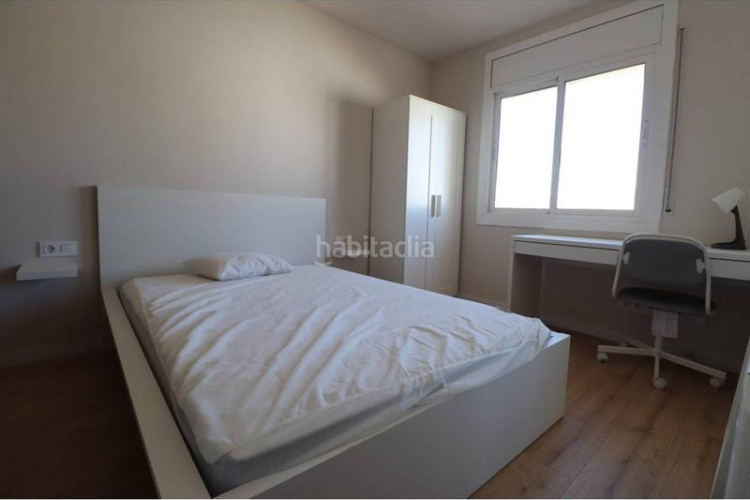 Piso escoles, acabado de reformar en Plaça Catalunya - Escola Industrial Terrassa