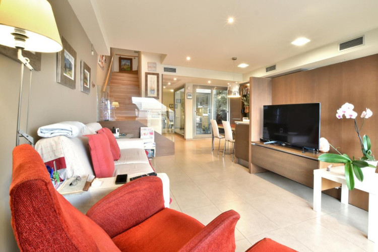 Carrer de la Poetessa Caparu00E0, Sant Pere Nord