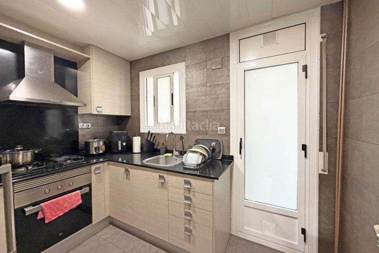 Ático fantástico atico en Can Palet, cerca del parque de vallparadis. 4 habitaciones. balcón. en Terrassa