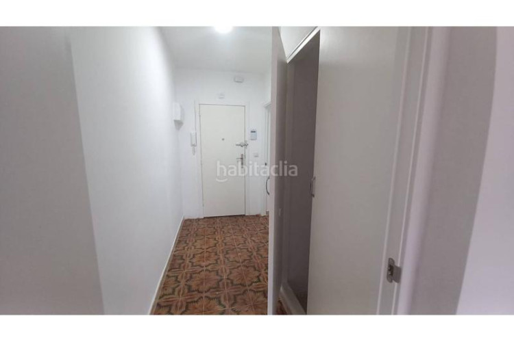 Piso  en la calle olot en Les Arenes - La Grípia - Can Montllor Terrassa