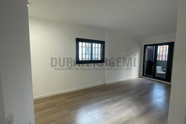 Piso en calle Transversal, 181