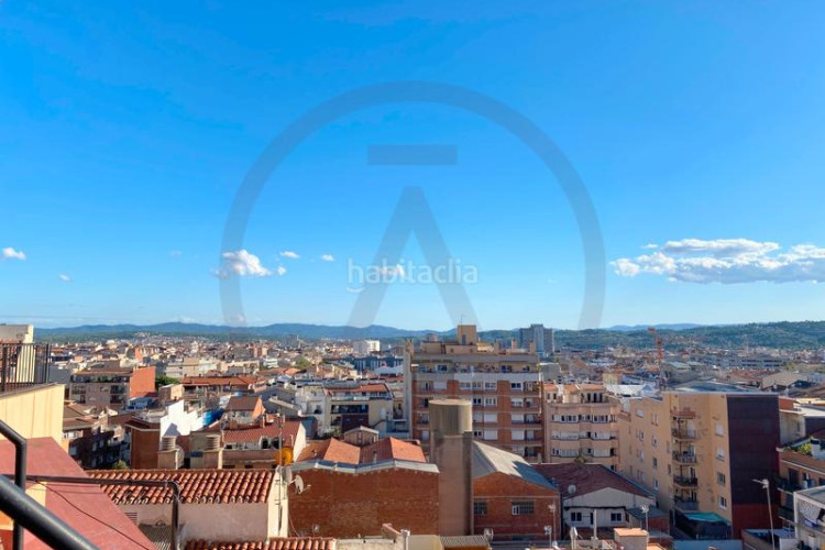 Piso muy amplio y reformado! en San Pere Terrassa