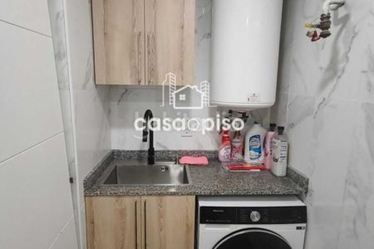 Piso  reformado en La Cogullada 3 dormitorios, 1 baño, todo exterior, cocina individual, con dos balcones uno de 6m y otro de 4m y en Terrassa