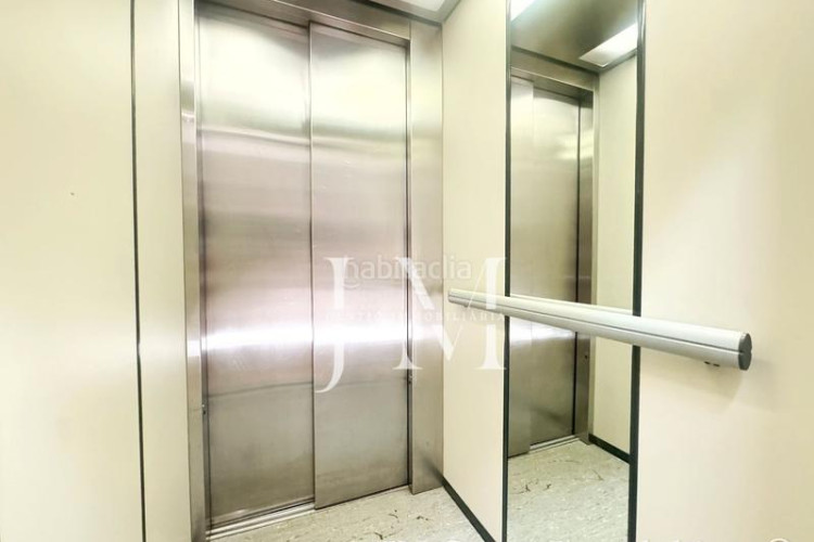 Piso oportunidad única: piso con piscina, parking y trastero en Terrassa