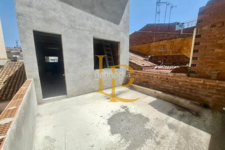 Casa  de pueblo independiente en construccion para acabar a tu gusto en Terrassa