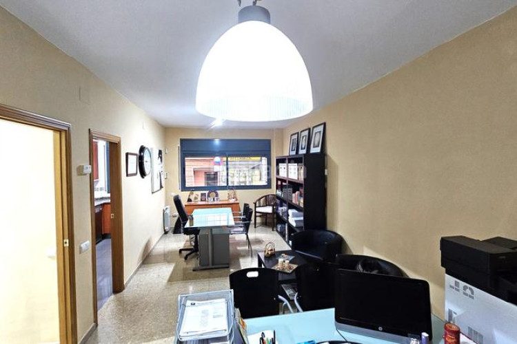 Planta baja en carrer de ricardo caro 31 exclusiva vivienda seminueva con parquing en Terrassa