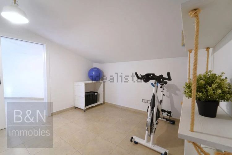 ¡Bienvenido al hogar de tus sueños! Este exclusivo dúplex es mucho más que una vivienda.