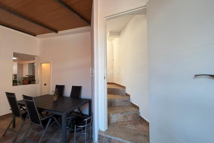 Casa adosada unifamiliar adosada, 4 habitaciones, gran garaje y terraza en Terrassa
