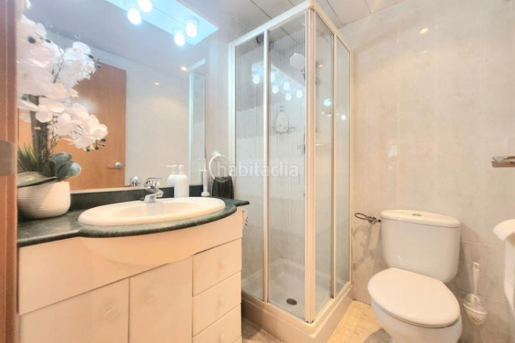 Piso 3 dormitorios, piscina, parking y trastero en Terrassa