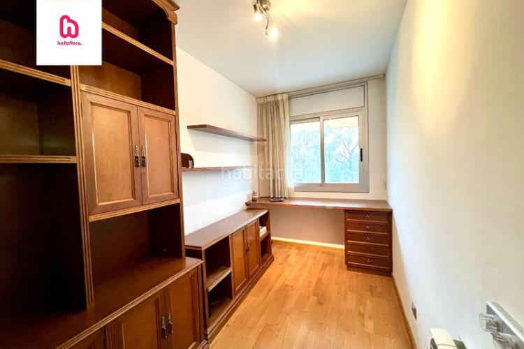 Piso  de 3 habitaciones con 2 balcones y vistas al parque sant jordi en Terrassa