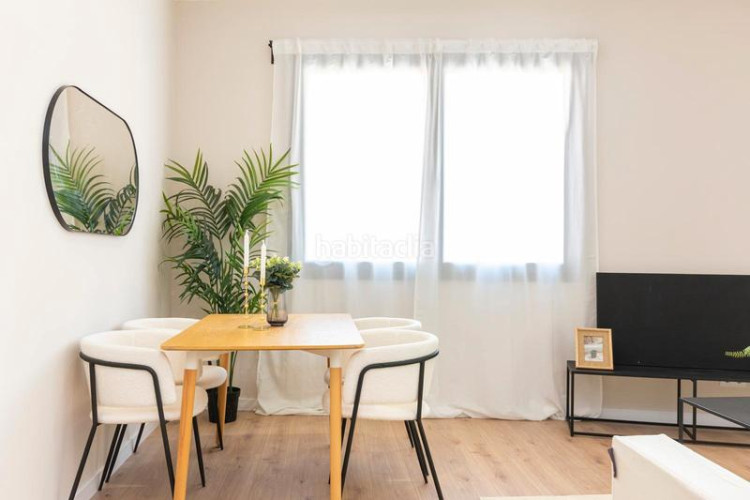 Piso precioso piso en inmejorable ubicación: vivienda esquinera con mucha luz: salón-comedor-cocina, 3 habitaciones, 2 baños, terraza.. en Terrassa