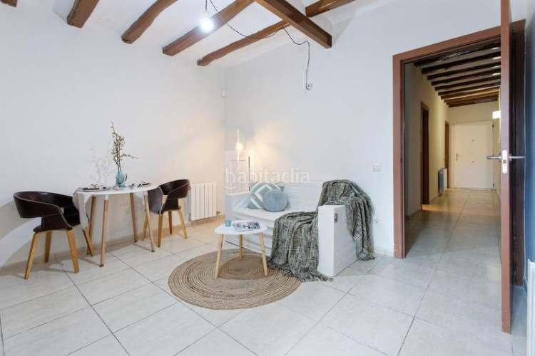 Casa adosada zona de centro. casa adosada de 4habs. + 2lav. + patio en Terrassa