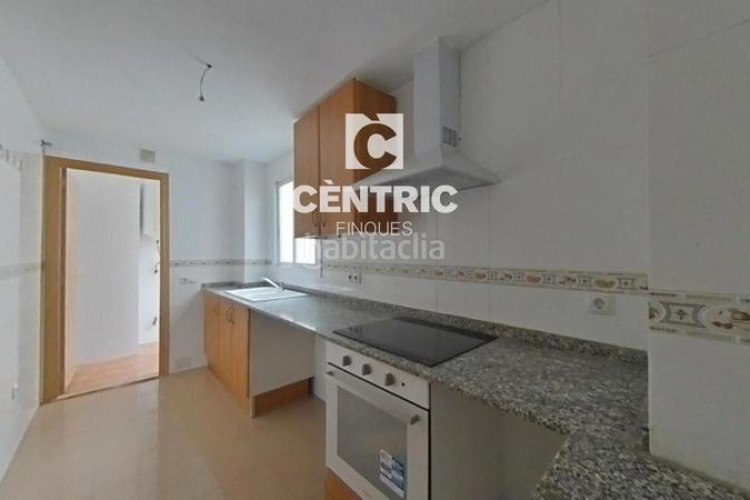 Dúplex piso espacioso con 4 habitaciones gran inversión ! en Terrassa