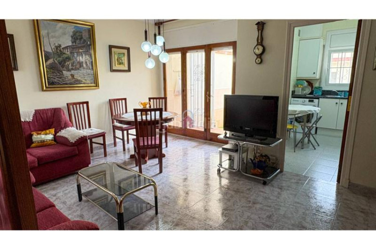 Casa  en venta en la gripia, en carrer borges blanques de 220m construidos con salida a patio de 40m, tres terrazas y en Terrassa