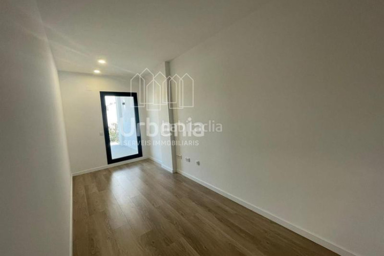 Dúplex duplex tercera planta, 4 habitaciones y con terrazas en Terrassa