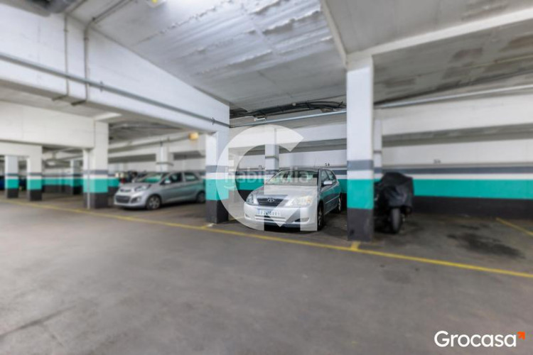 Planta baja precioso piso con terraza y parking en Can Roca en Terrassa