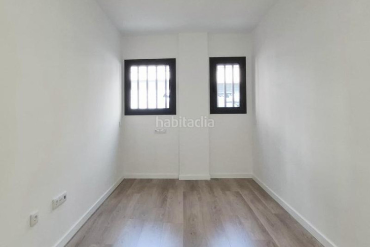 Planta baja pis obra nova 95 m2 2 hab dobles i estudi al carrer transversal en Terrassa