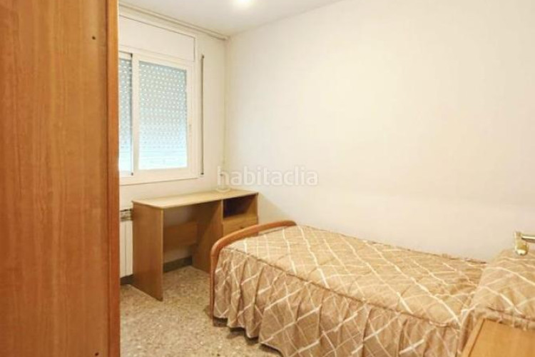 Dúplex  140 m2 de 4 hab mas estudio con 2 terrazas y parking en la plaça lluis companys en Terrassa