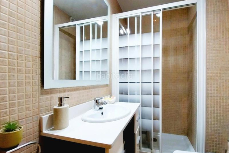 Casa magnifica unifamiliar de 230 m2 con garaje 3 coches, 3 grandes dormitorios, especatcular estudio 55 m2 y patio en Terrassa