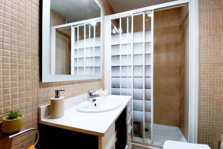 Casa magnifica casa unifamiliar de 230 m2 con 3 hab dobles y gran estudio 55 m2 en Terrassa