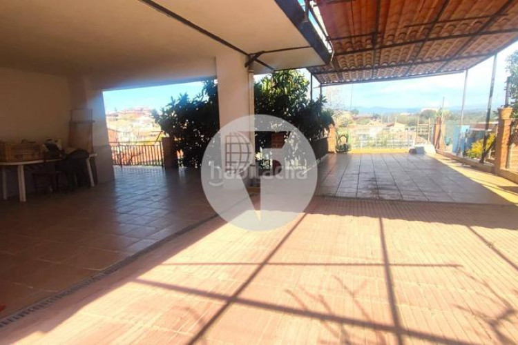 Casa encantadora casa independiente en Can Parellada, perfecta para dos familias en Terrassa