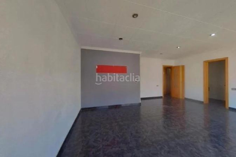 Piso errassa (barcelona). "okupado" (no se puede visitar ni hipotecar). en Terrassa