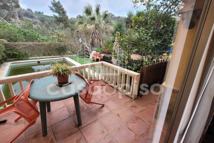Casa adosada chalet independiente en Les Martines en Terrassa