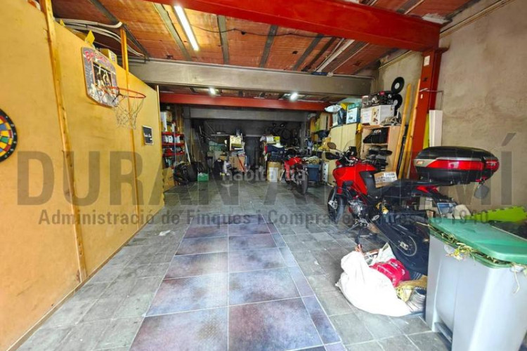 Casa  dos viviendas independientes en venta en la gripia les arenes en Terrassa
