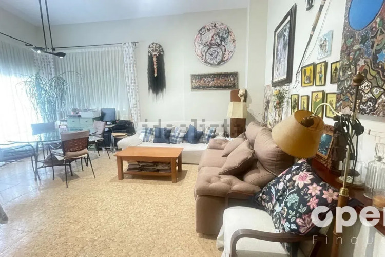 Piso en plaza del Mestre Serrat