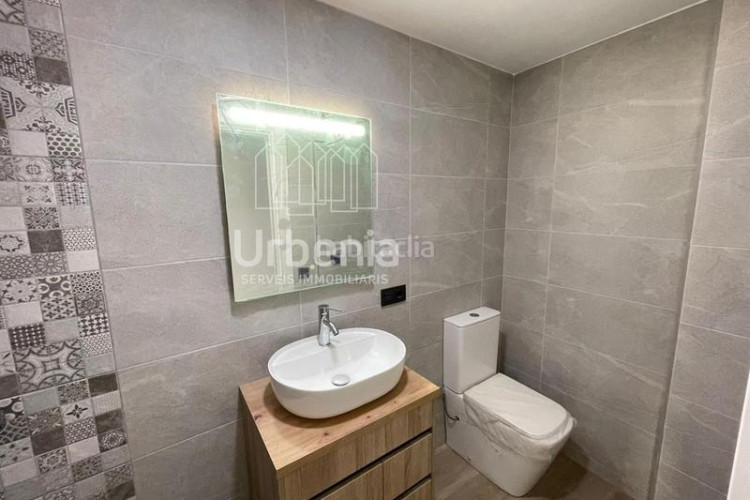Piso  en venta en Ca n'Aurell Terrassa