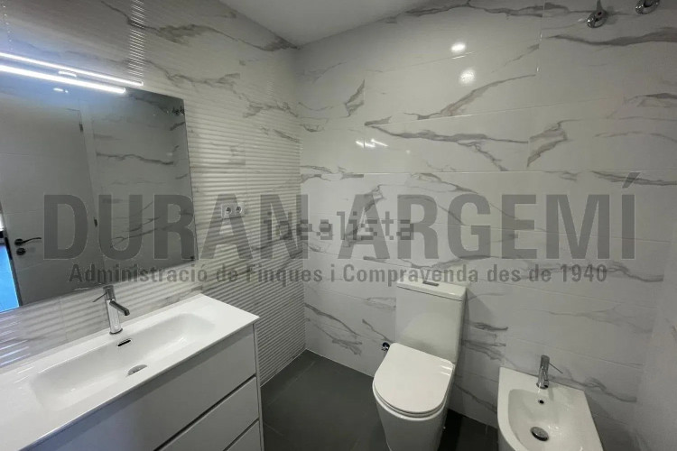 Piso en calle Transversal, 181