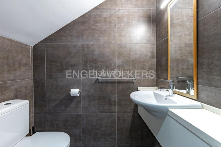 Casa espectacular casa adosada con 2 plazas de garaje en Terrassa