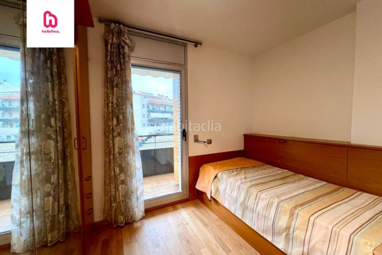 Piso  de 3 habitaciones con 2 balcones y vistas al parque sant jordi en Terrassa