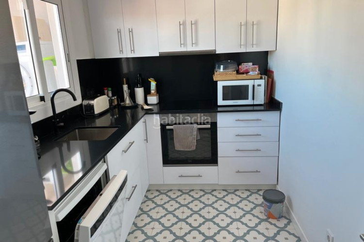 Piso en carrer de topete 52 precioso piso muy luminoso en inmejorable ubicación: consta de un salón-comedor, cocina, 3 habitaciones, baño, aseo, balcón y tra. en Terrassa