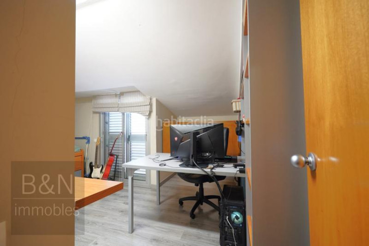 Dúplex impresionante dúplex de 4 dormitorios con 3 salidas al exterior espaciosidad y luz natural en cada rincón en Terrassa