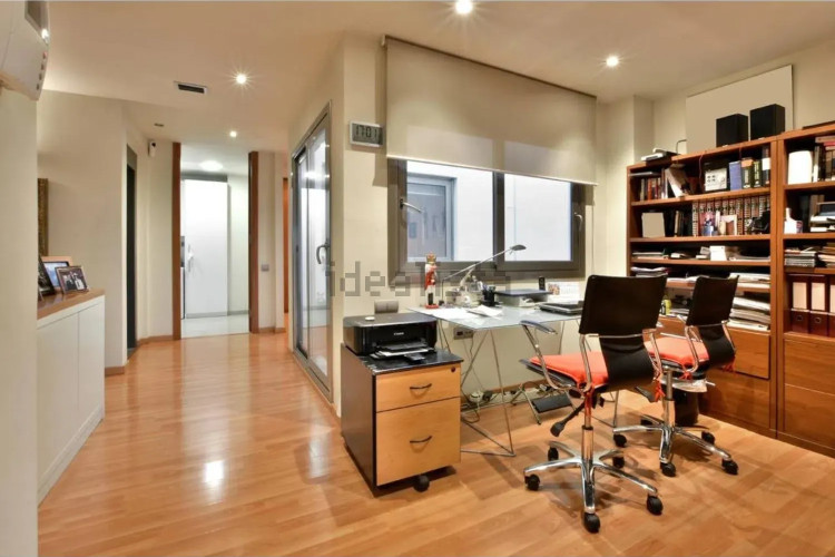 Chalet en calle de la Poetessa Caparà