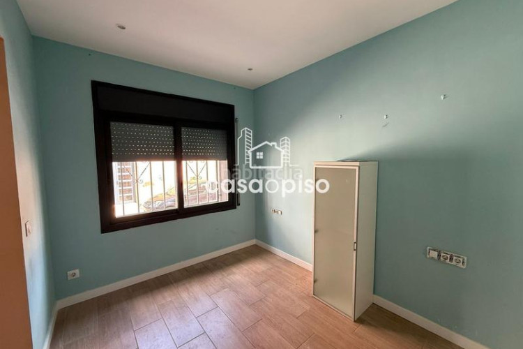 Casa adosada  en ca naurell, 3 dormitorios y 2 baños. buen estado, orientada al sur. perfecta para disfrutar de un hogar acogedor. en Terrassa