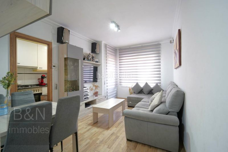 Piso en el centro con terraza de 20m y a un paso del parc vallparadís en Terrassa