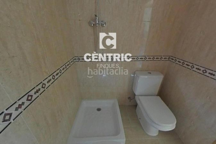 Dúplex piso espacioso con 4 habitaciones gran inversión ! en Terrassa