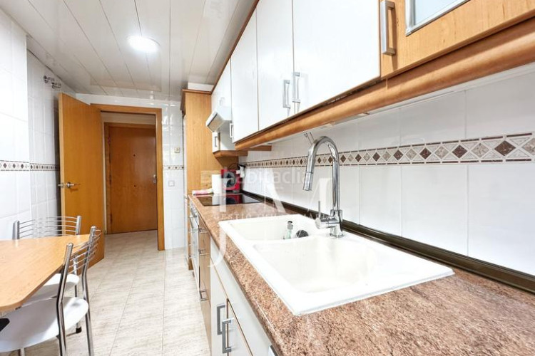 Piso oportunidad única: piso con piscina, parking y trastero en Terrassa