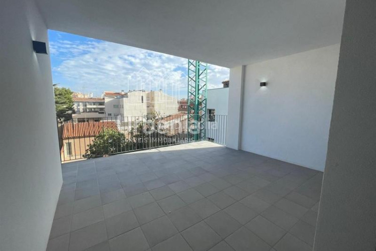 Dúplex duplex tercera planta, 4 habitaciones y con terrazas en Terrassa