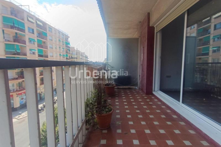 Piso gran piso, 4 habitaciones, genial ubicación en Terrassa