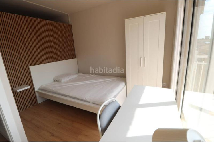 Piso escoles, acabado de reformar en Plaça Catalunya - Escola Industrial Terrassa