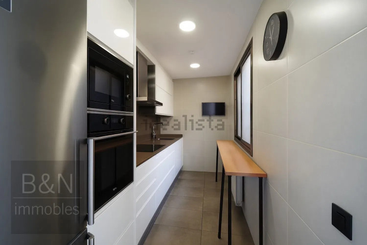 Una planta baja con alma de hogar y dos terrazas que te invitan a disfrutar de la vida