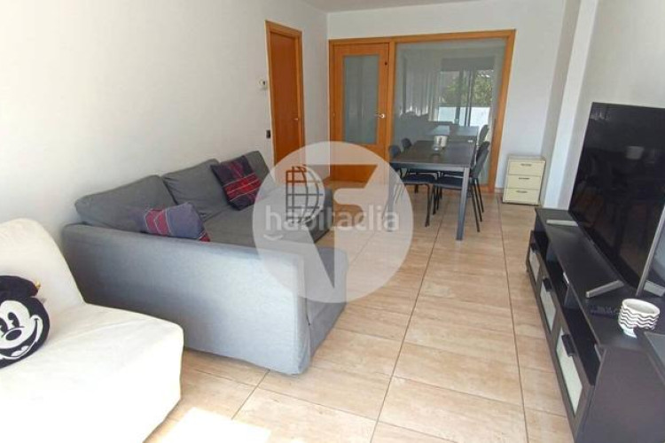 Piso bonito piso de 85 m2, 3 hab, 2 baños, galería, balcón, pk y zona comunitaria, en zona olímpica en Terrassa