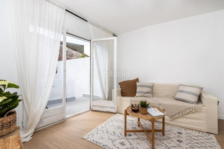 Dúplex vivienda tipo dúplex de 2habs. + garaje + patio. zona Segle XX en Terrassa