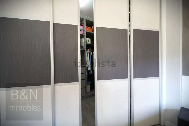 Una vivienda reformada con encanto, dos balcones y plaza de parking