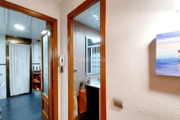 Casa adosada la gripia. casa adosada de 3habs + estudio + 2lav + terraza + garaje en Terrassa